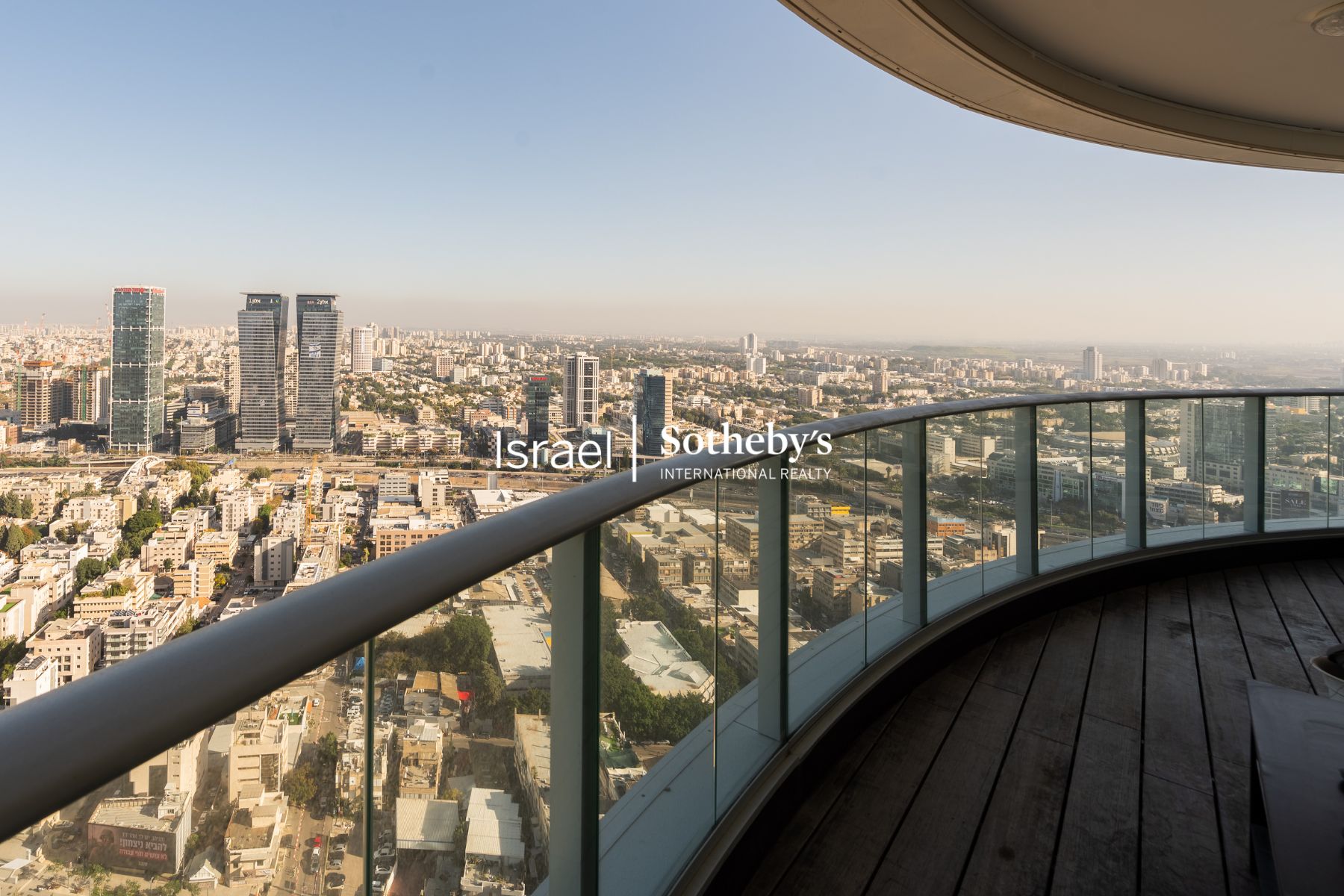 Lavish Sea View Apartment in Luxurious Tower