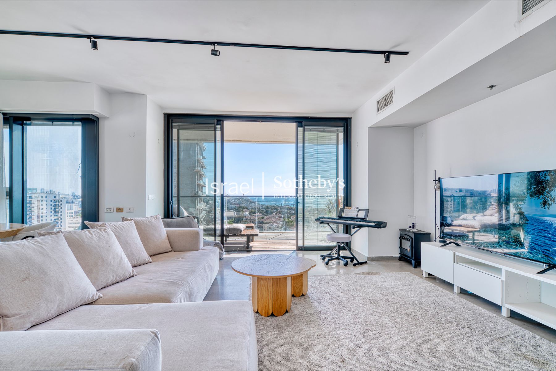 Sea View Residence at Lieber Tower in Neve Tzedek