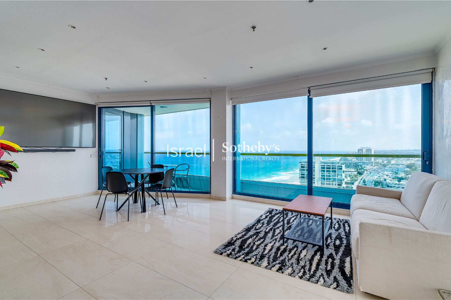 Seafront Apartment in Herzliya Pituach