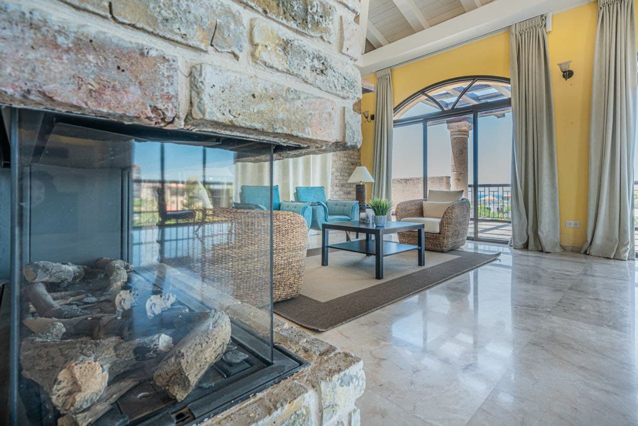 פנטהאוז דופלקס עם נוף ים בשכונה המרונית