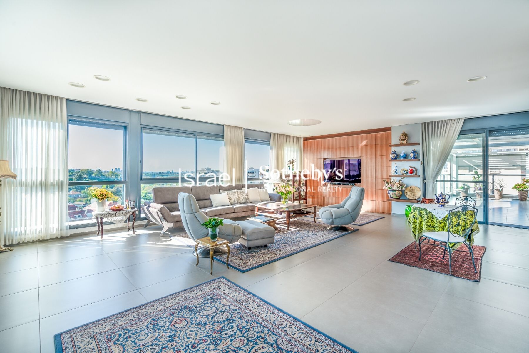 Open Plan Design Apartment with Endless View