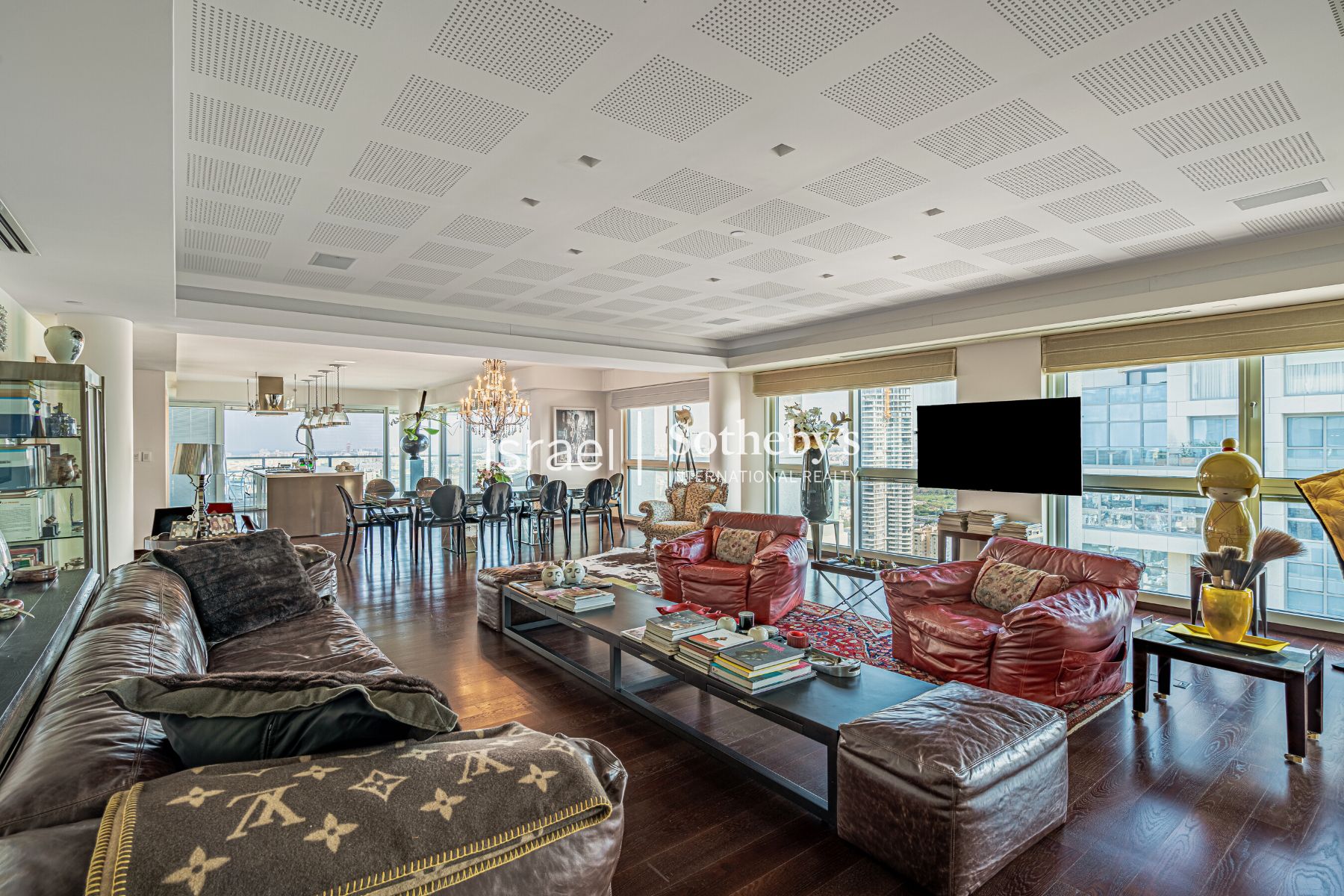 Luxury Apartment with Terraces in Akirov Tower