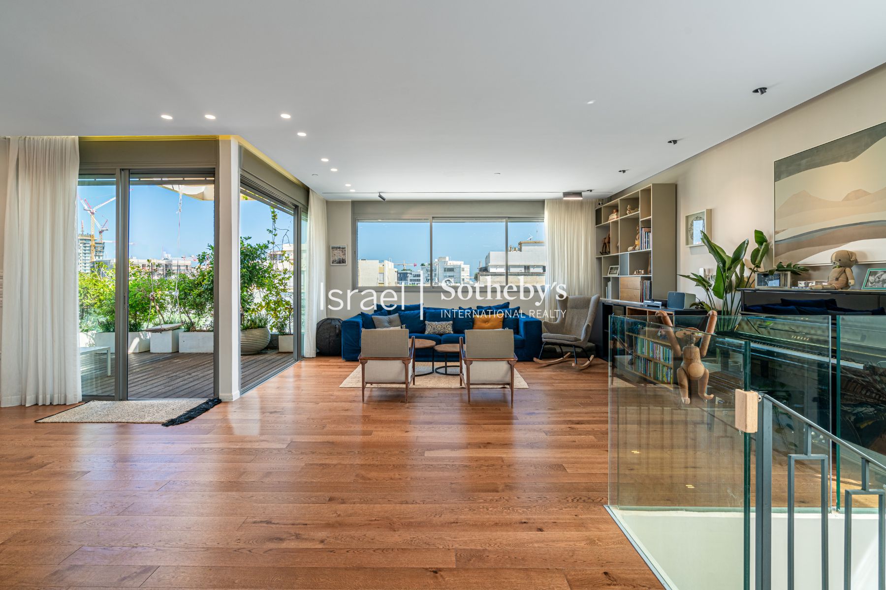 Refined Penthouse near Kikar Hamedina