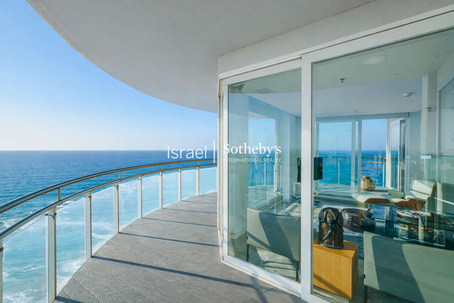 Seafront Designer Apartment at the Daniel Hotel