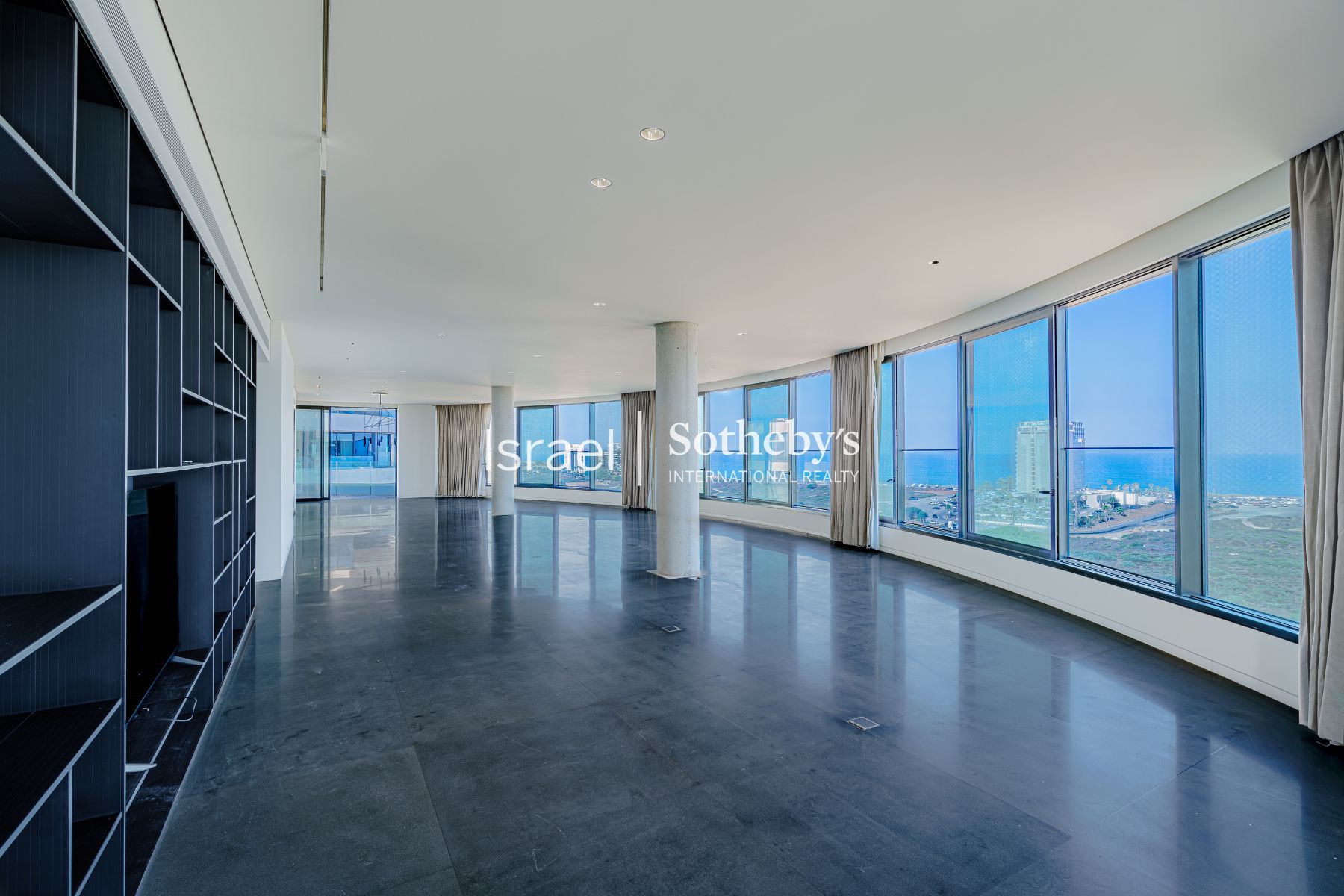 Magnificent Mini-Penthouse with Panoramic Sea Views