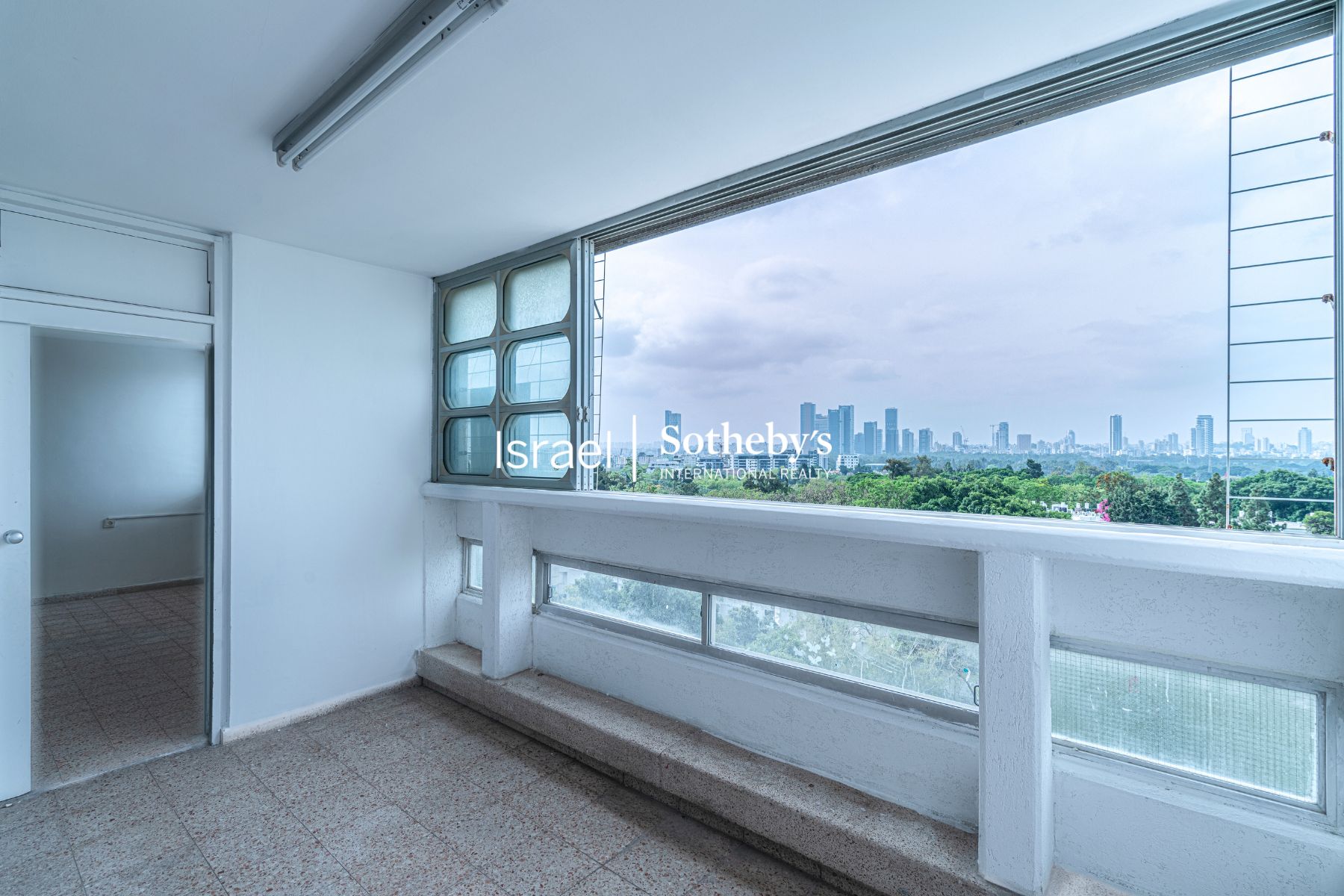 Lovely Apartment with Beautiful Views of Park Hayarkon