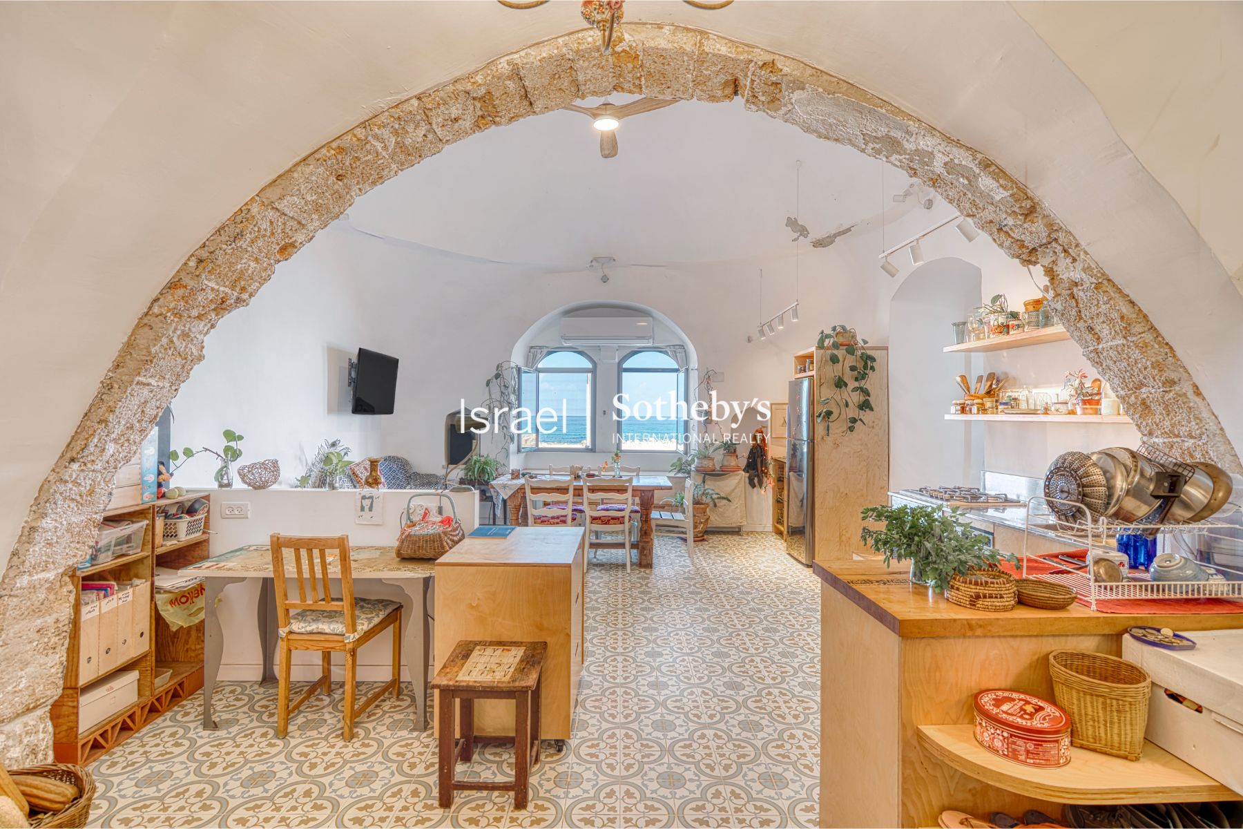 Charming Seafront Loft in a 19th-century Building