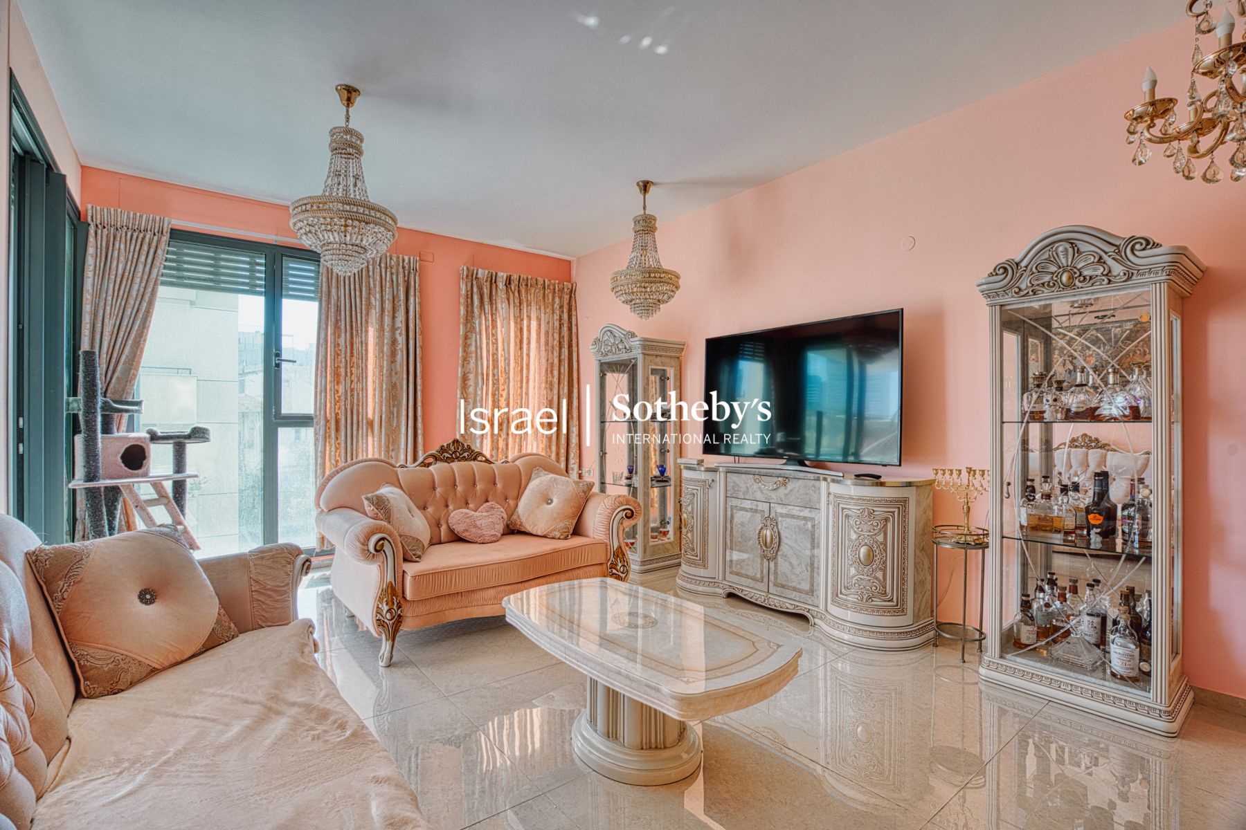 Delightful Apartment in the Bezalel Residential Complex