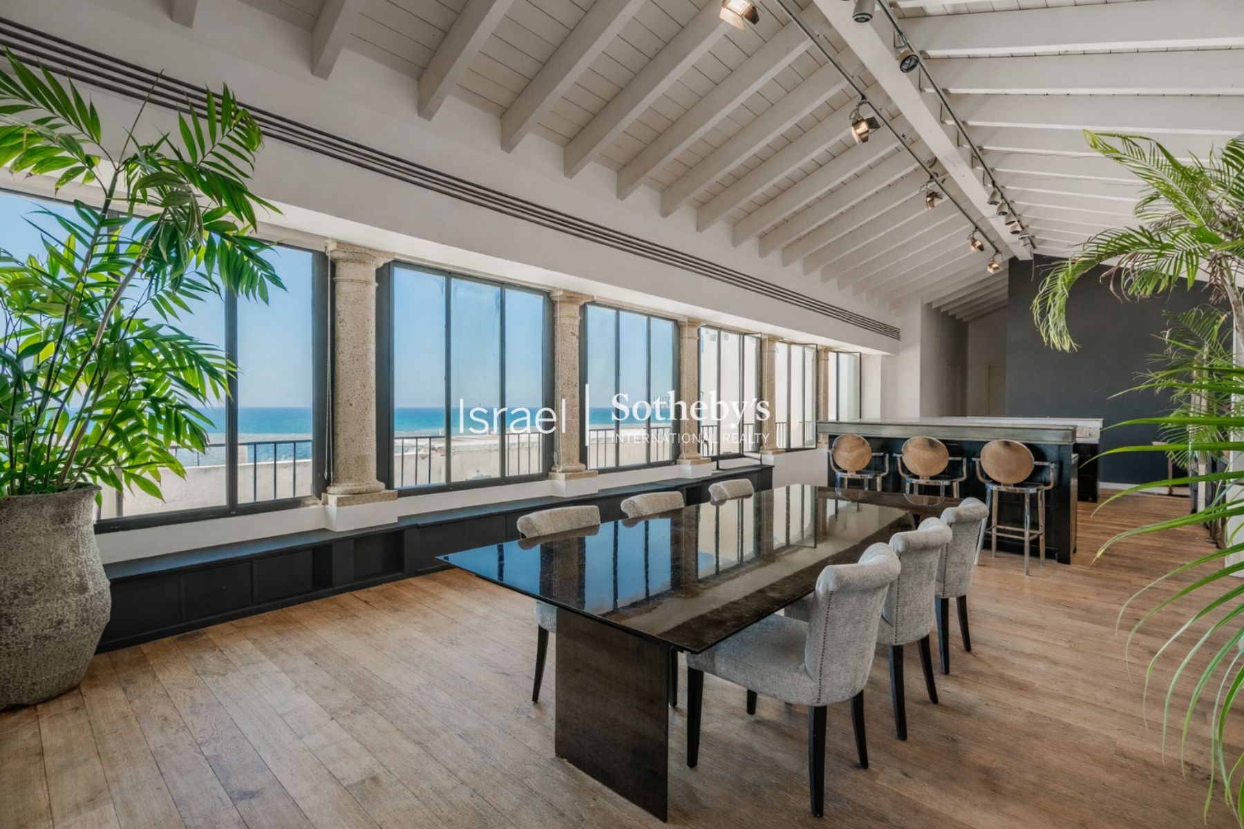 Luxury Seafront Penthouse