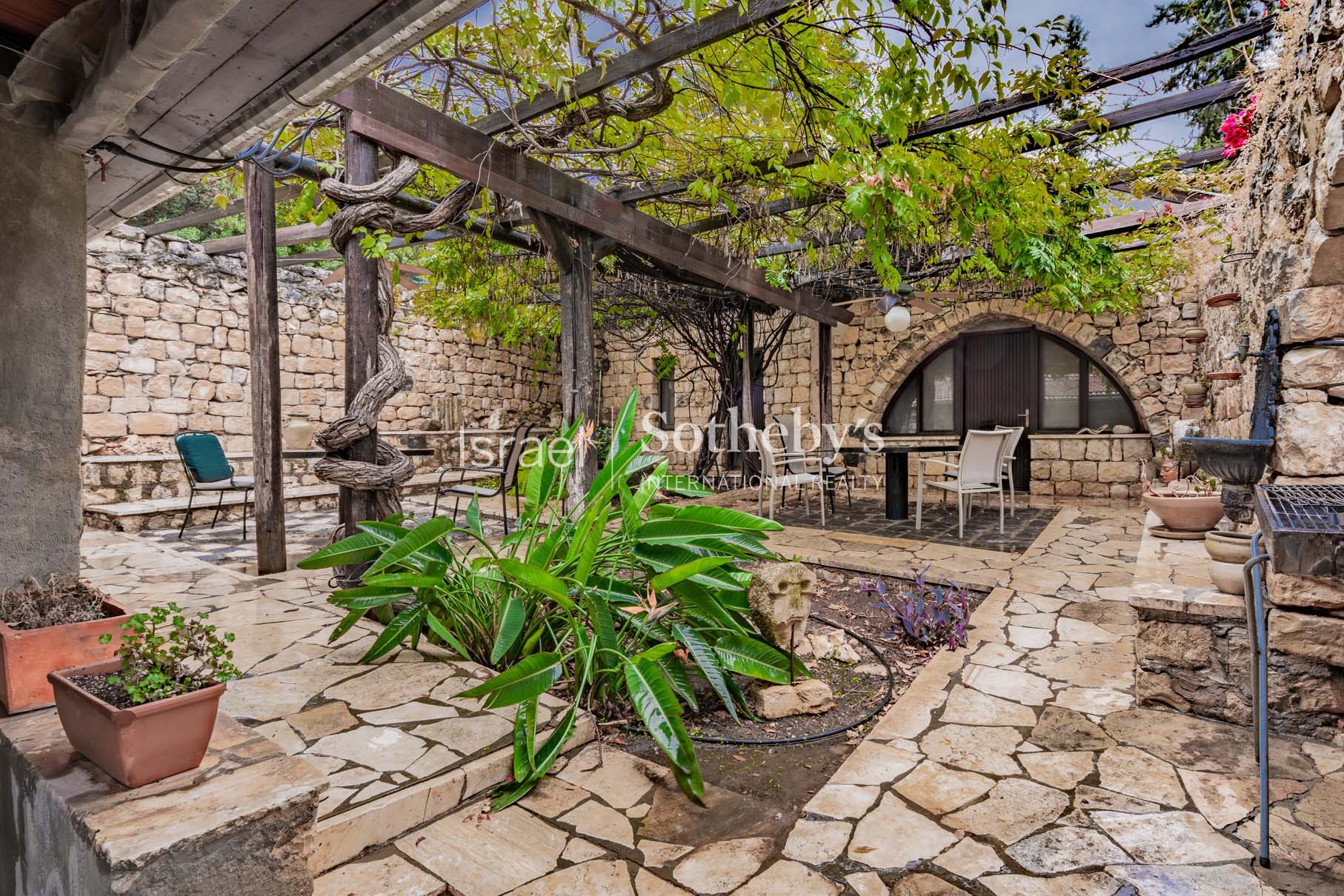 Historic Estate in Rosh Pinna