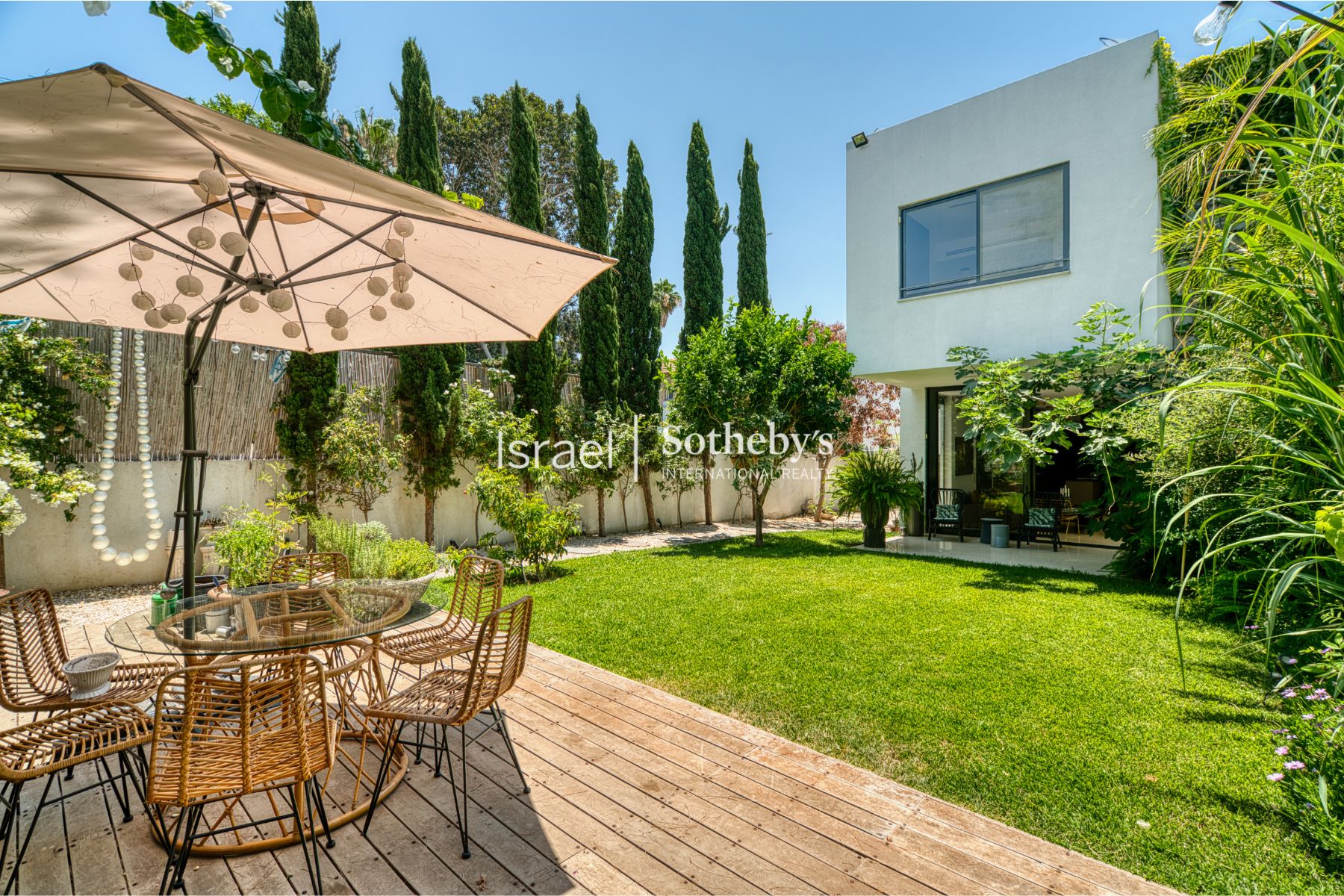 Attached House in the Ramat Chen Neighborhood